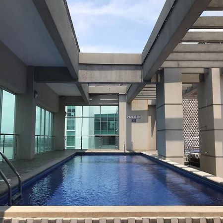 Puerto Santa Ana Suites Гуаякуил Екстериор снимка