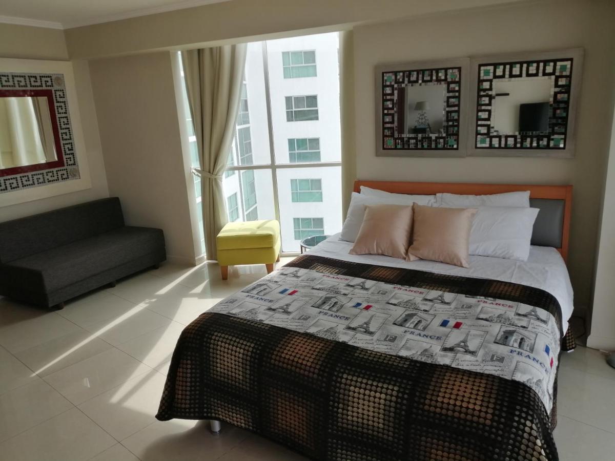Puerto Santa Ana Suites Гуаякуил Екстериор снимка