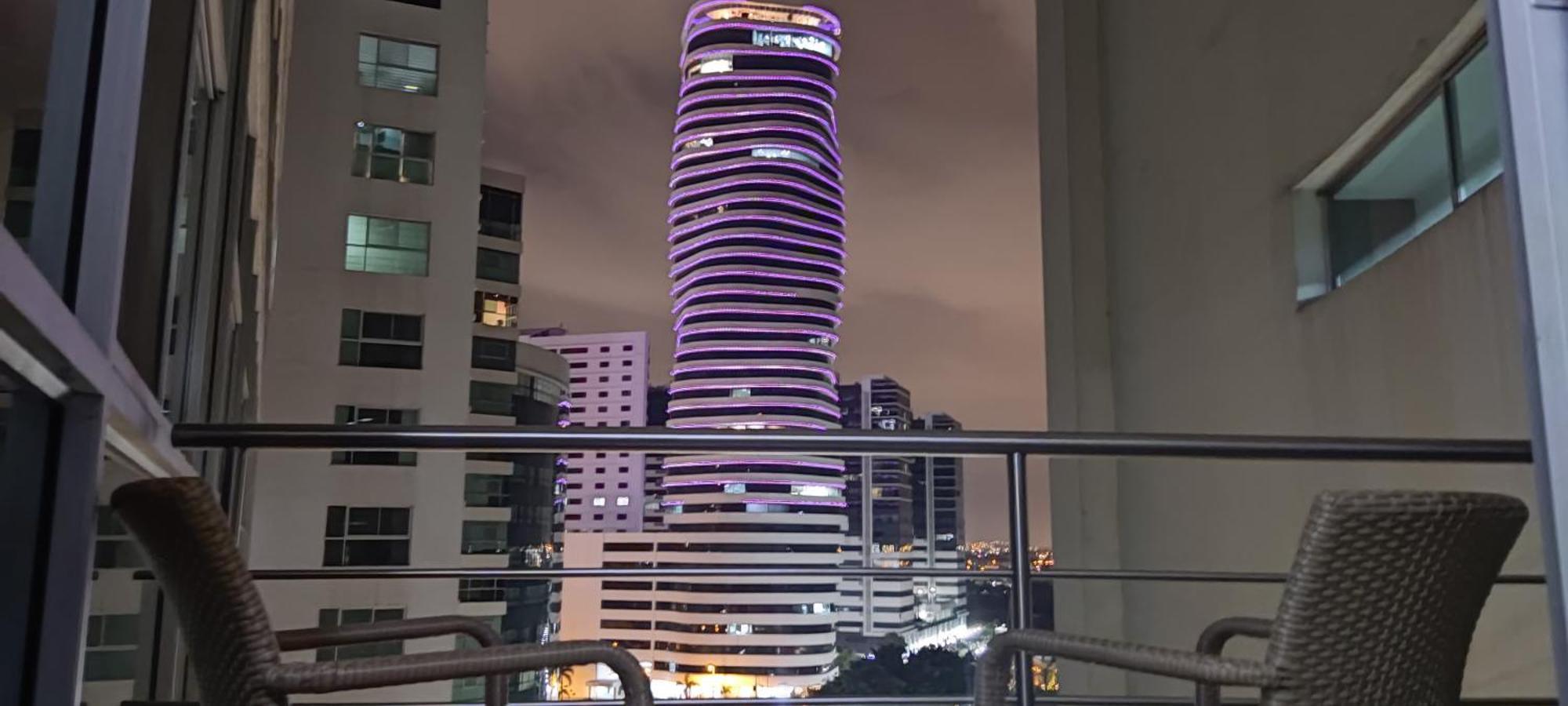 Puerto Santa Ana Suites Гуаякуил Екстериор снимка
