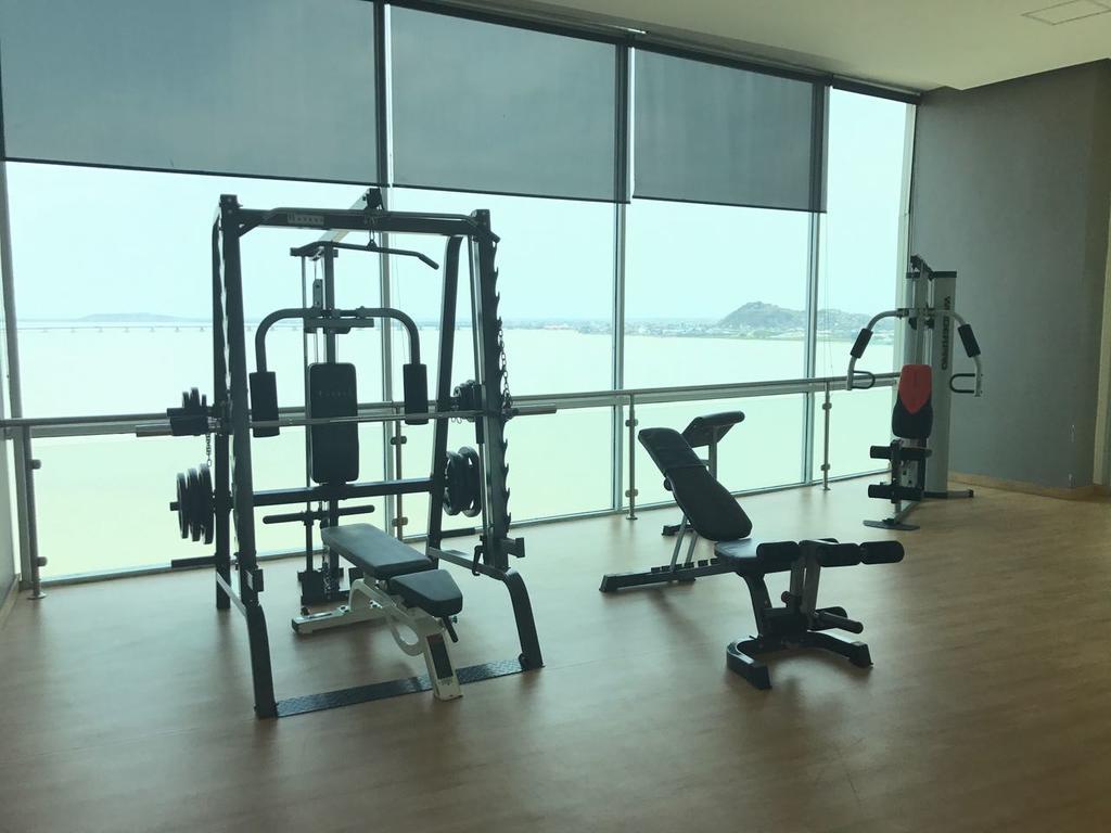 Puerto Santa Ana Suites Гуаякуил Екстериор снимка